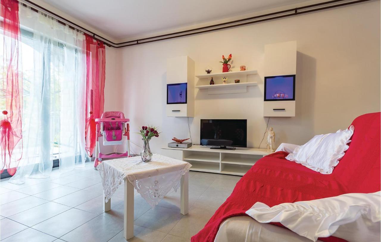 3 Bedroom Beautiful Apartment In ميدولين المظهر الخارجي الصورة