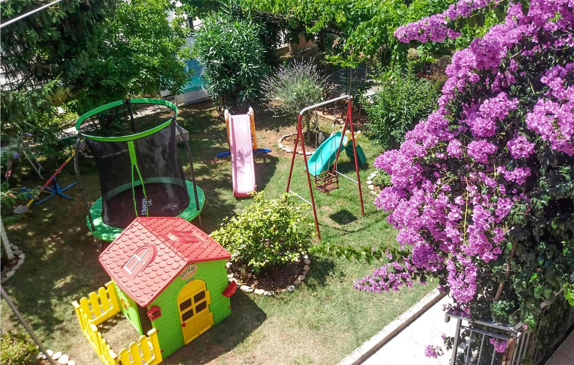 3 Bedroom Beautiful Apartment In ميدولين المظهر الخارجي الصورة
